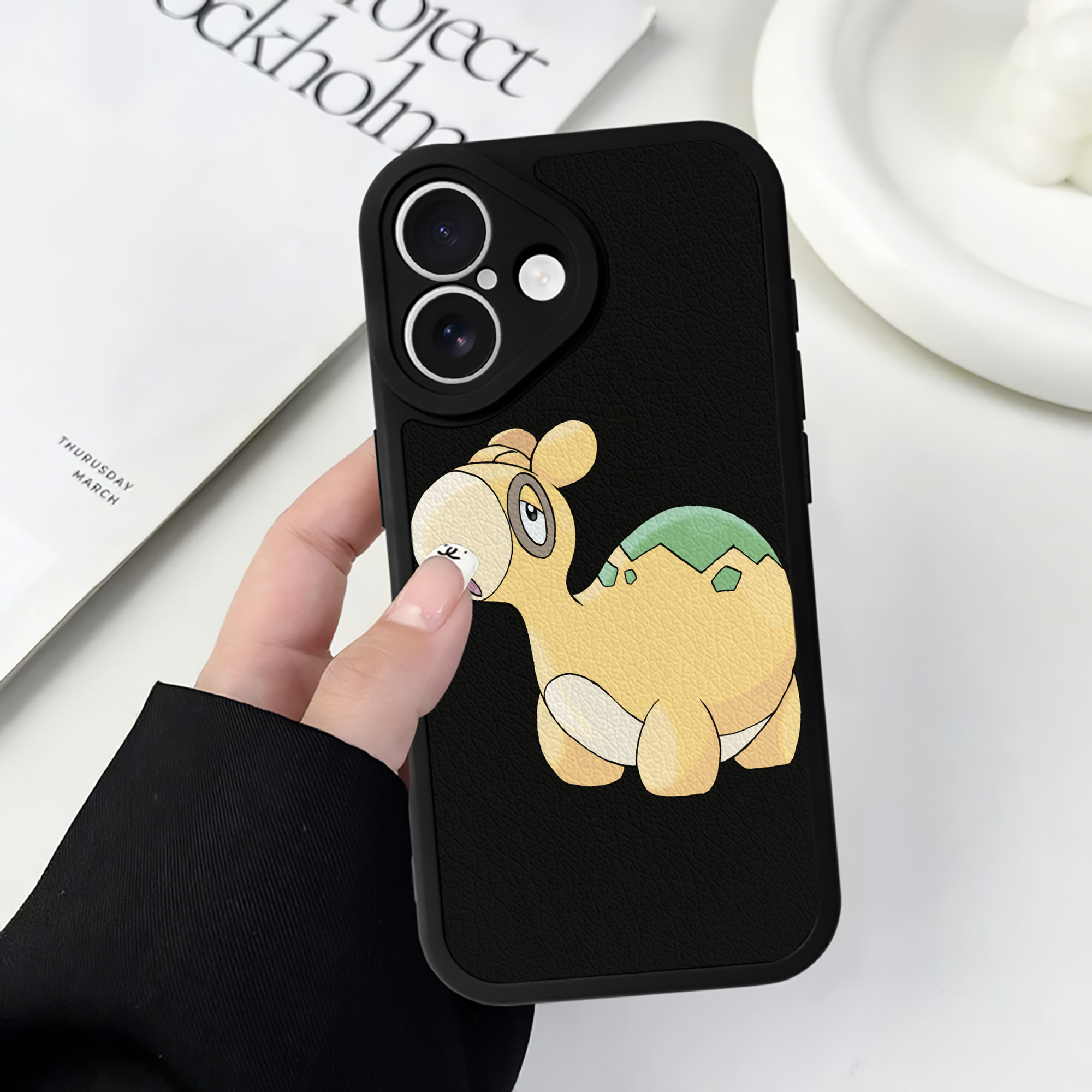 （画像用） ポケットモンスター Pokémon 【iPhone 16シリーズ対応】シリコンスマホケース（レザー調） 材質：シリコン